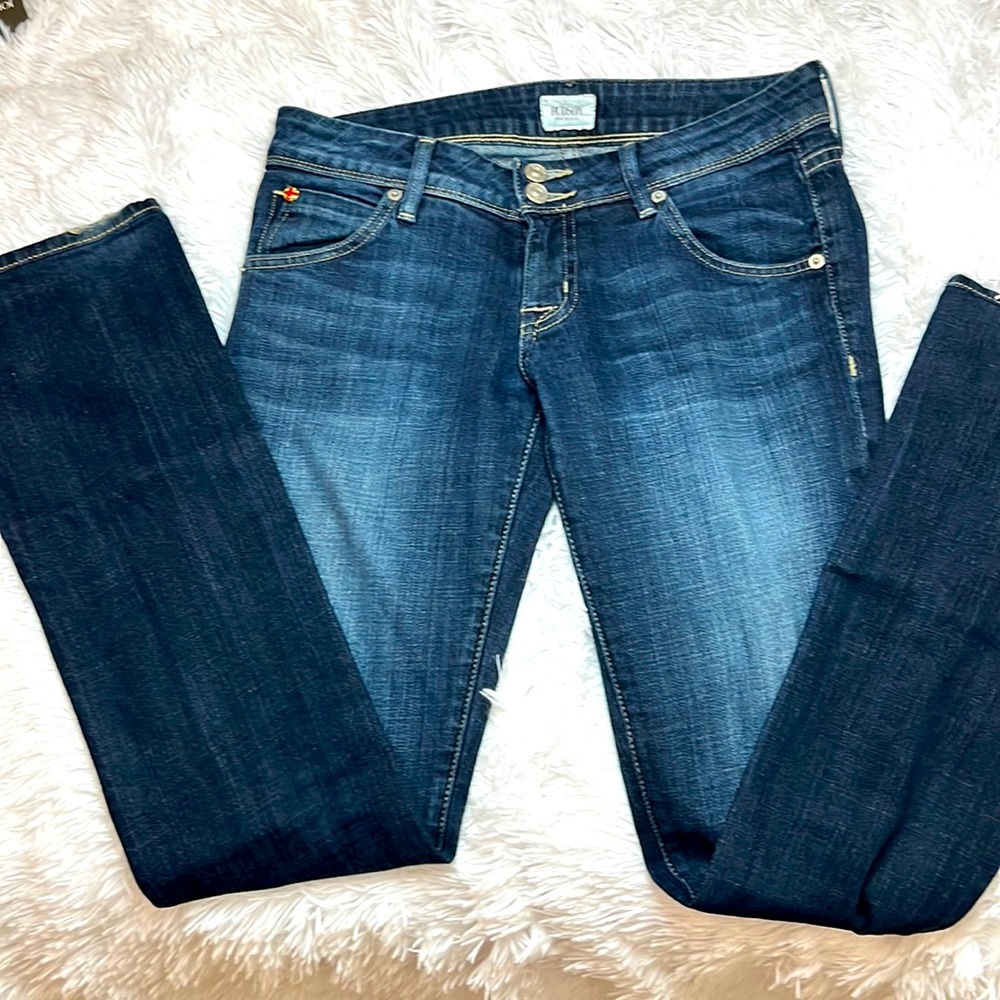 Like new Hudson jeans size 27 Straight leg dark denim. 3 front 2 back pockets‼️